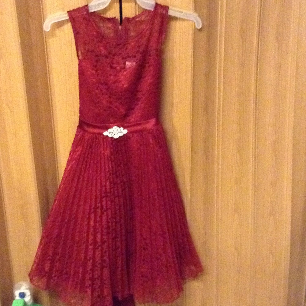 Good Girl Maroon Lace Dress & Rhinestone Brooche